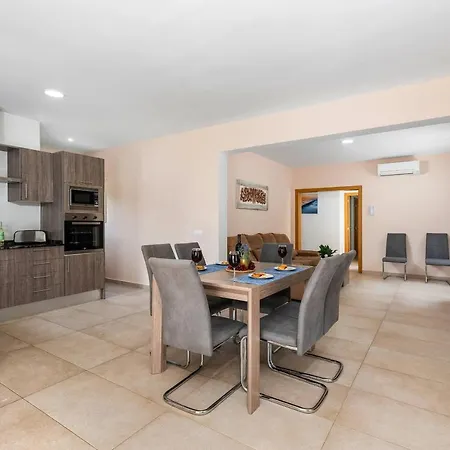 Villa Kobe - Plusholidays *