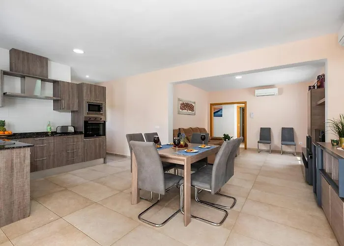 Villa Kobe - Plusholidays *